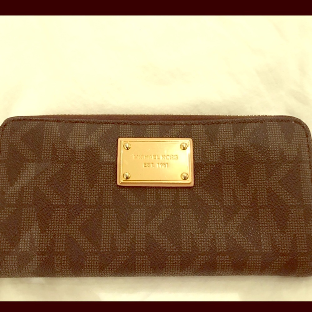 ❤️Host Pick❤️ Michael Kors brown signature wallet